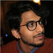 Laureato in Lingue e Letterature Straniere offre